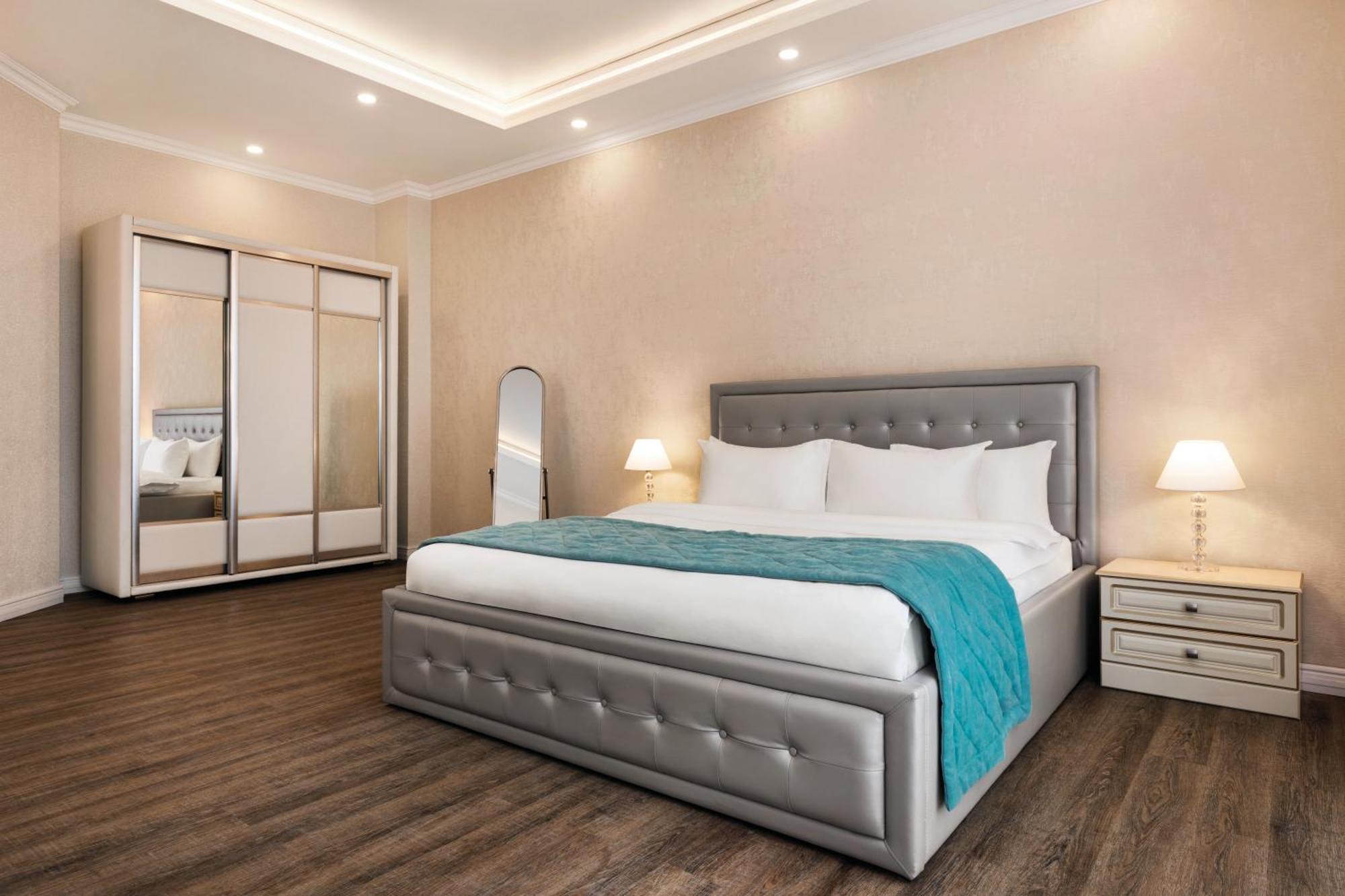 Ramada By Wyndham Shymkent Hotel Bagian luar foto