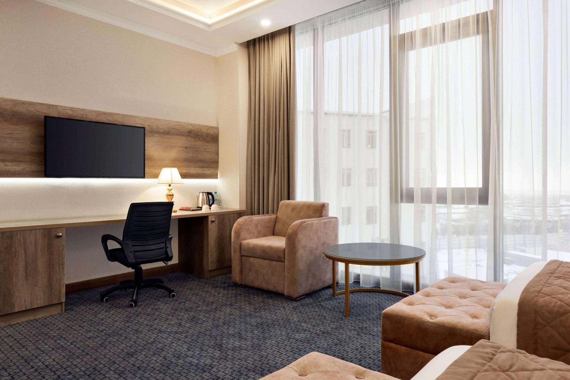 Ramada By Wyndham Shymkent Hotel Bagian luar foto