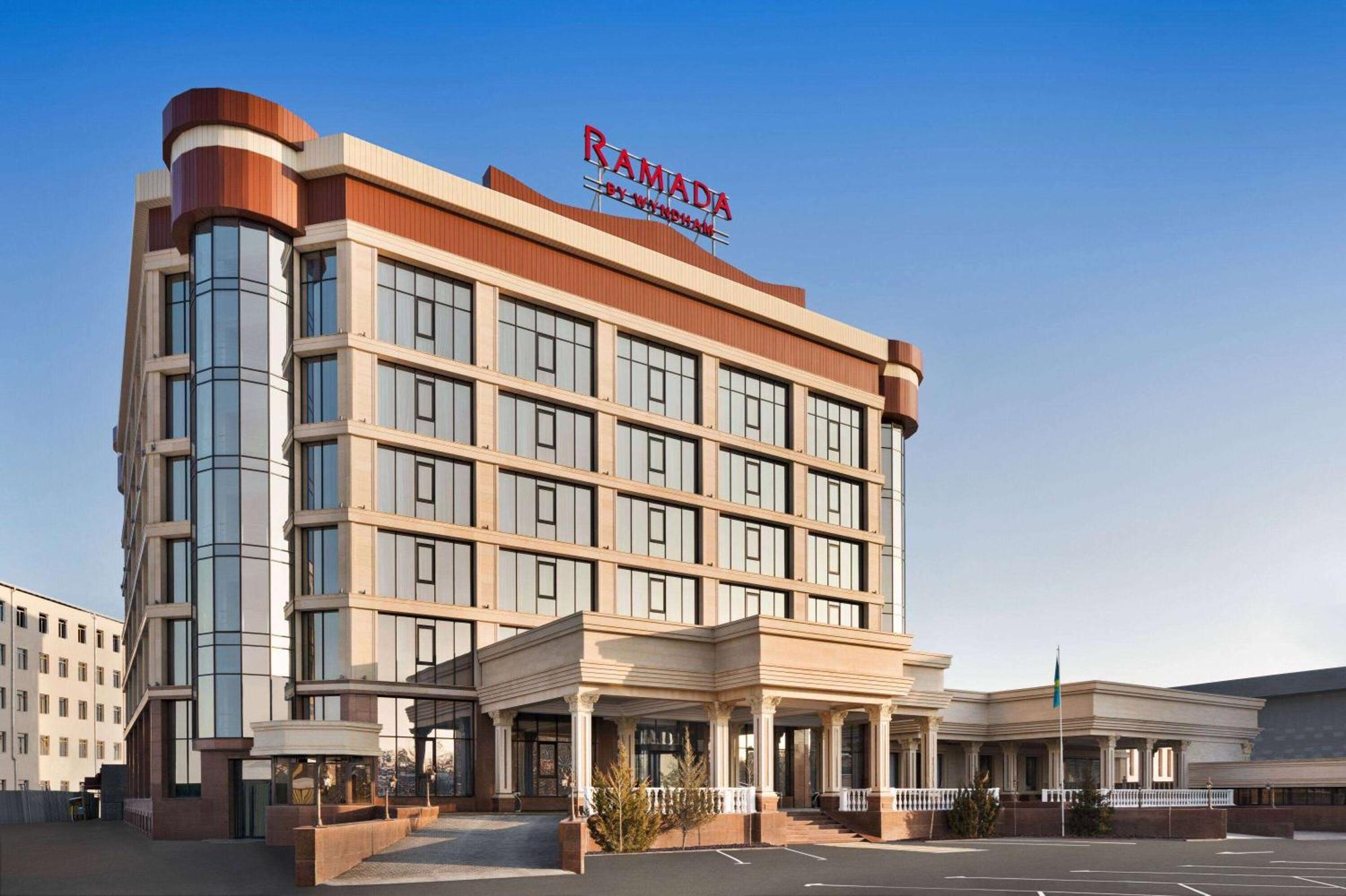 Ramada By Wyndham Shymkent Hotel Bagian luar foto